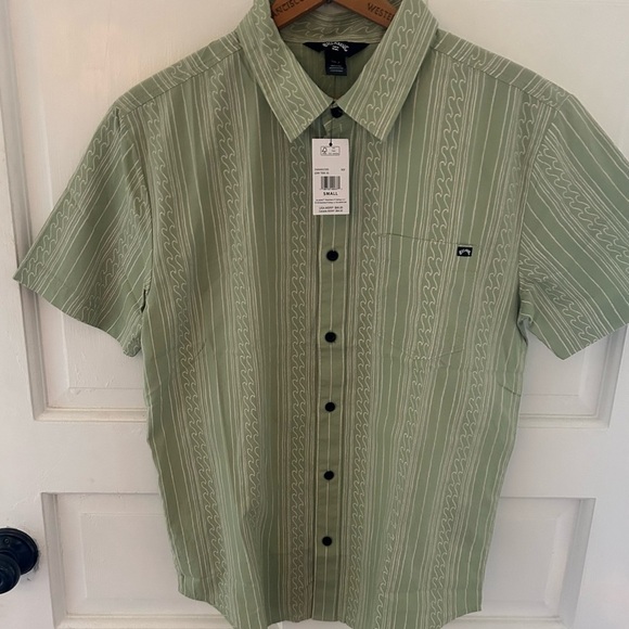 NWT Billabong LowTide Short Sleeve Button Up Small Green - Picture 1 of 9